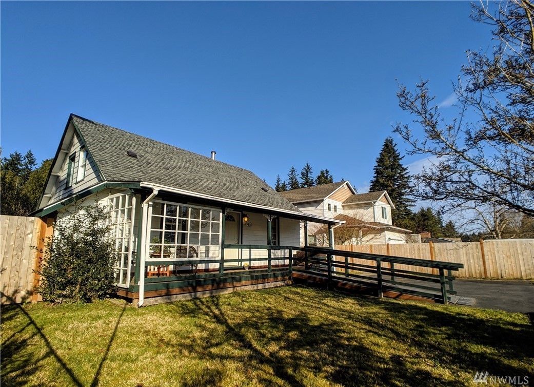 Archived property photo: 5818 East Dr, Everett, WA
