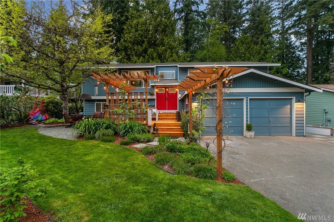 Archived property photo: 907 104th Pl SE, Everett, WA
