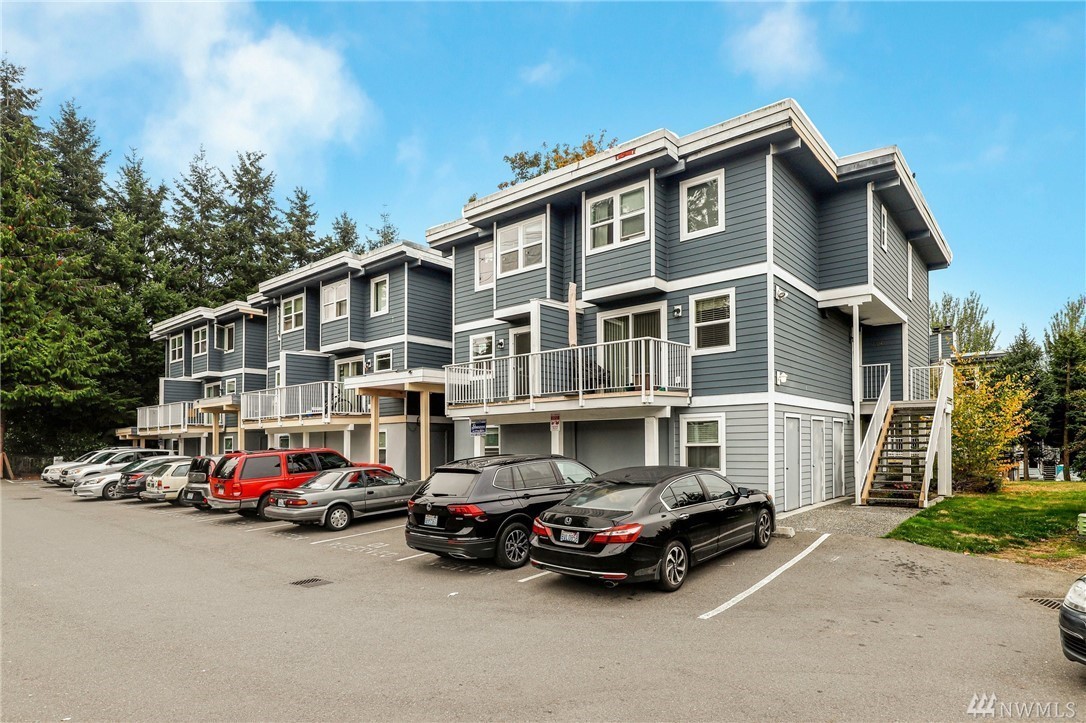 Listing photo of 6707 204th St SW #205, Lynnwood