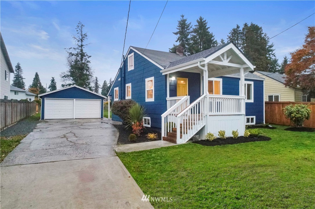 Archived property photo: 9316 Holly Dr, Everett, WA