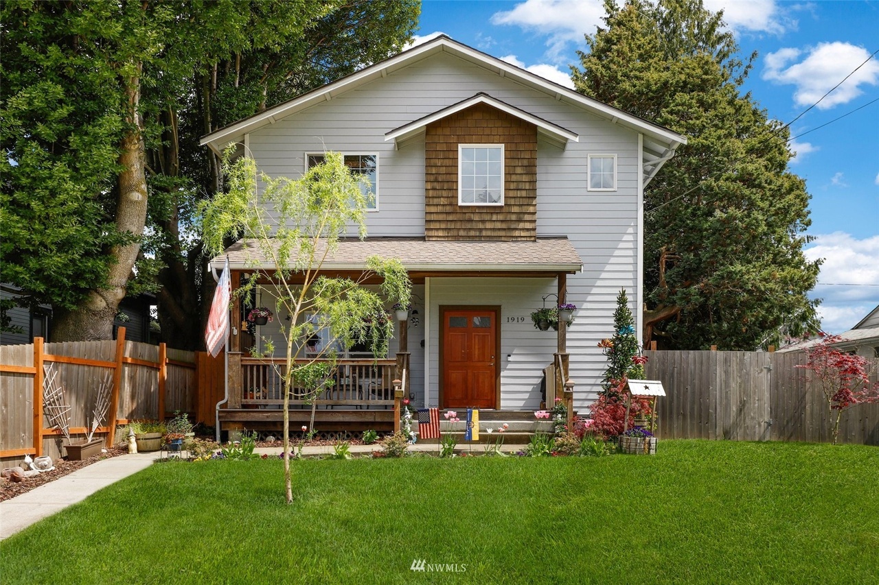 Archived property photo: 1919 State St, Everett, WA